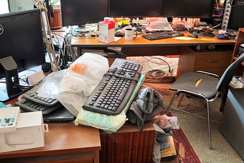 desk clutter
